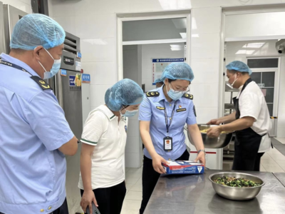筑牢节日食品安全防线——许昌市市场监督管理局东城区分局扎实开展“双节”期间餐饮企业专项检查